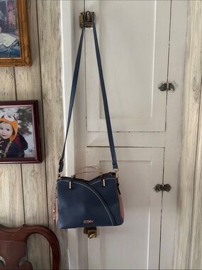 Elegant Navy and Pink Crossbody Bag with Gold Accents